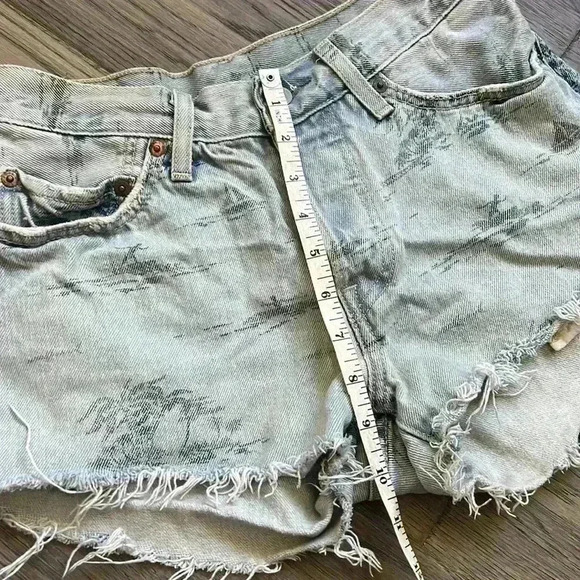 🔥Levi’s🔥 | Vintage jeans shorts with surfers and palm tree designs - Picture 8 of 16